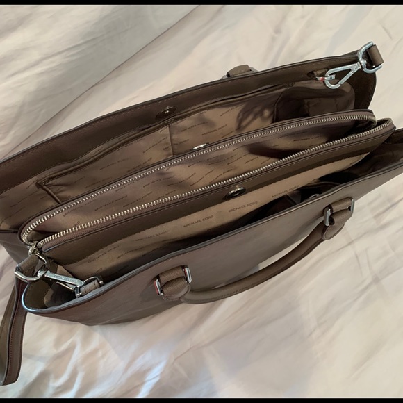 Michael Kors bag - Picture 4 of 5